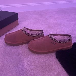 Selling my Chestnut Brown Uggs.